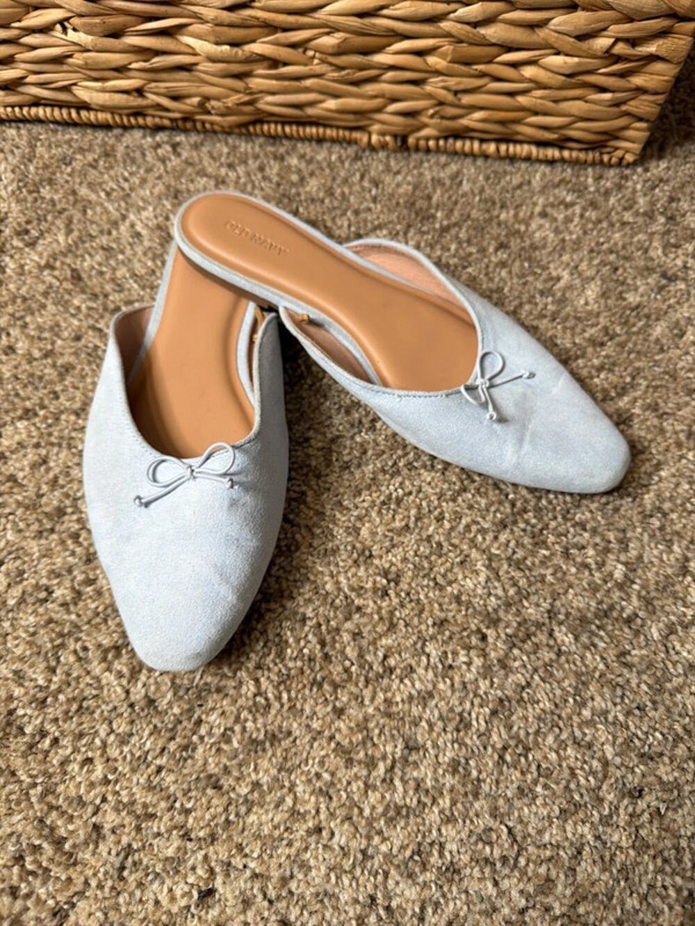 Old Navy faux suede light blue mules 8.5 EUC 692